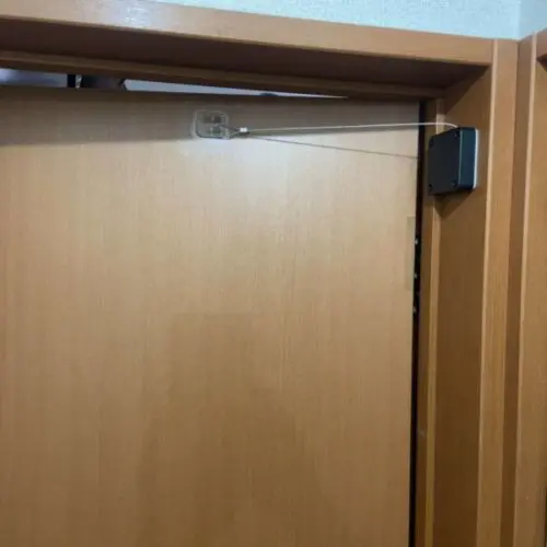 ネコ ドアクローザー